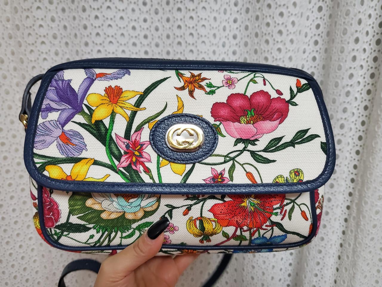 구찌 GG로고 플라워 크로스백 네이비