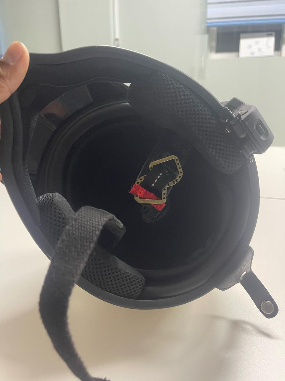 티티앤코 핼멧 헬멧 판매합니다 기스없어요