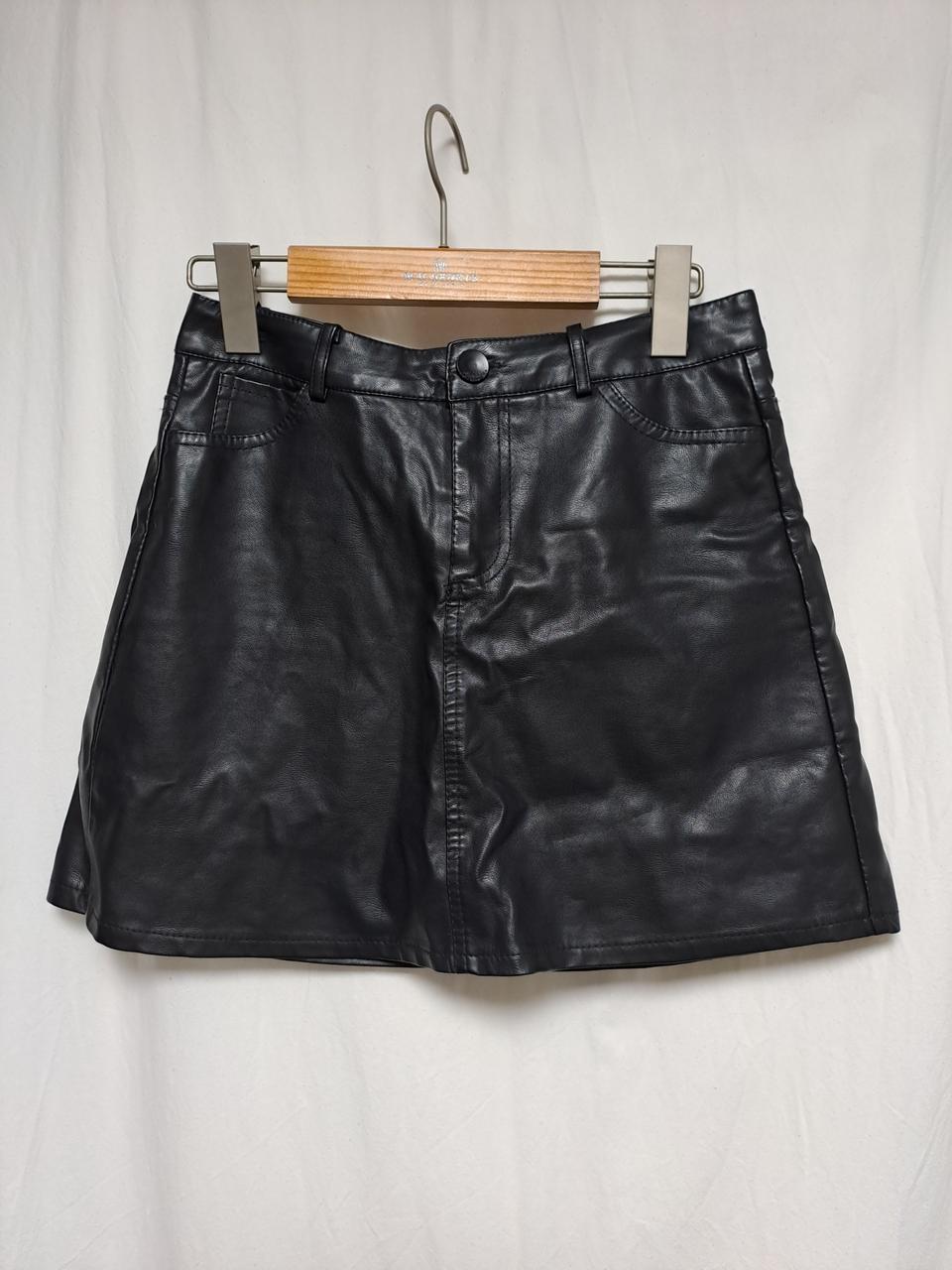 속바지가 있는 A라인 가죽 스커트 M 사이즈 거의새거