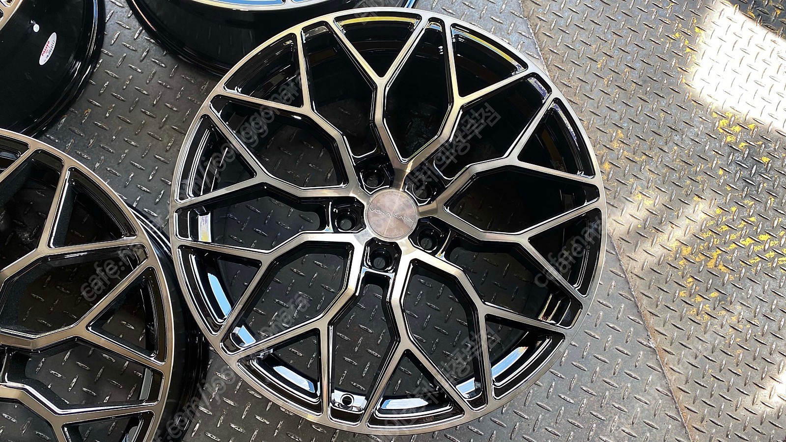 18인치 보하이만 M862 블랙커스텀 신품휠 1대분 판매합니다