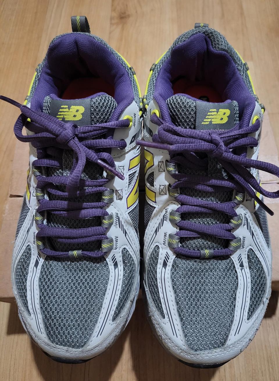 뉴발란스510v2  사이즈240mm.