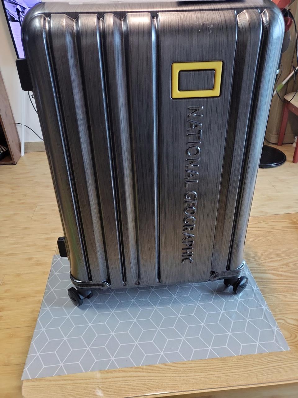 내셔널 지오그래픽 28인치캐리어