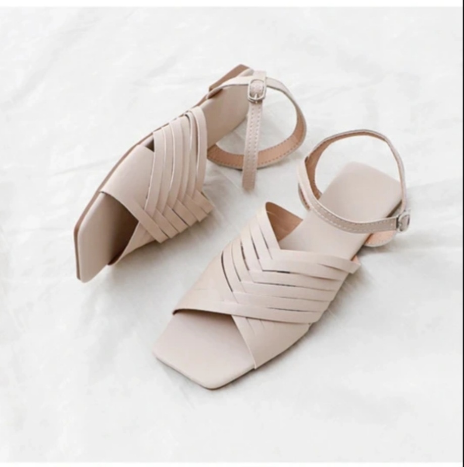 브레이드 크로스 플랫샌들