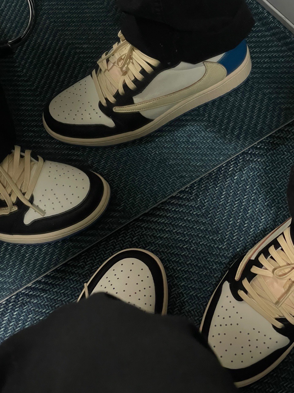 조던 트레비스스캇 프라그먼트 255