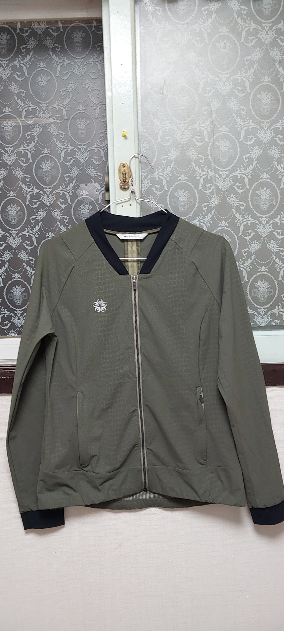 와일드로즈 봄잠바 사이즈 90호 총장 62 디자인강추 실착 별로