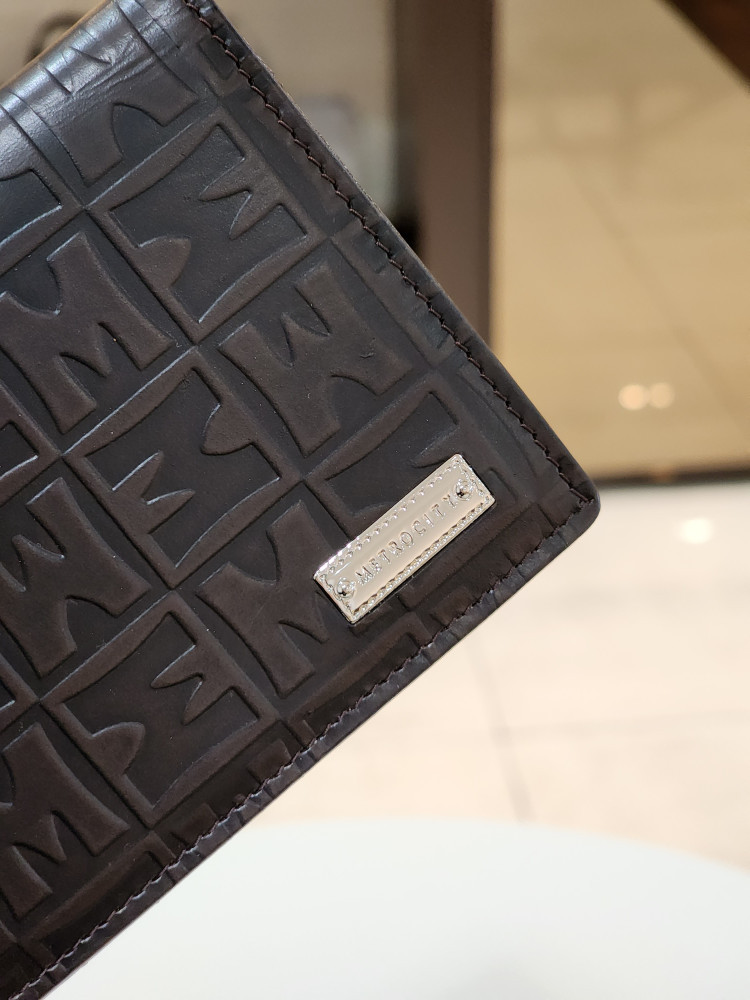 메트로시티 남성의 명품 지갑 거의 미사용 새상품 선물로 가능합니다