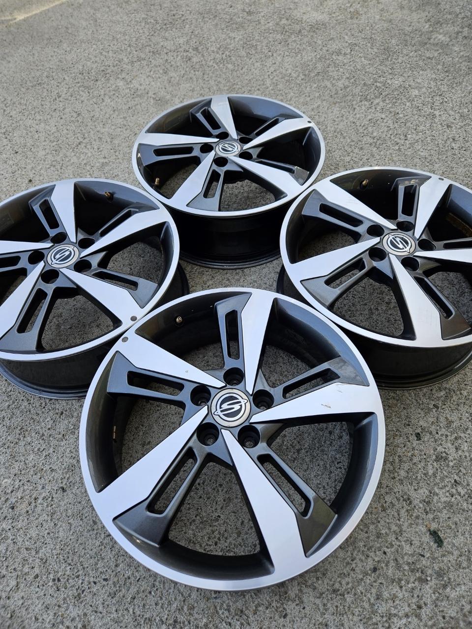 쌍용 코란도C 18인치휠 타이어 조합문의 순정휠 전북 정읍