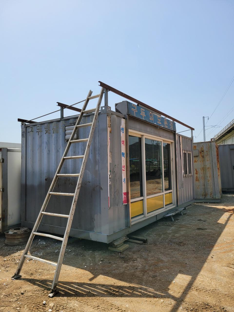 컨테이너3×6샷다설치 샤시설치 출입문2군대 판매