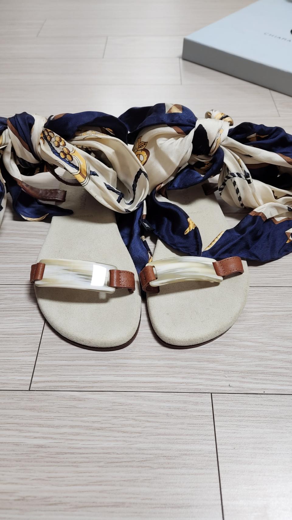 AVEC MODERATION 샌들