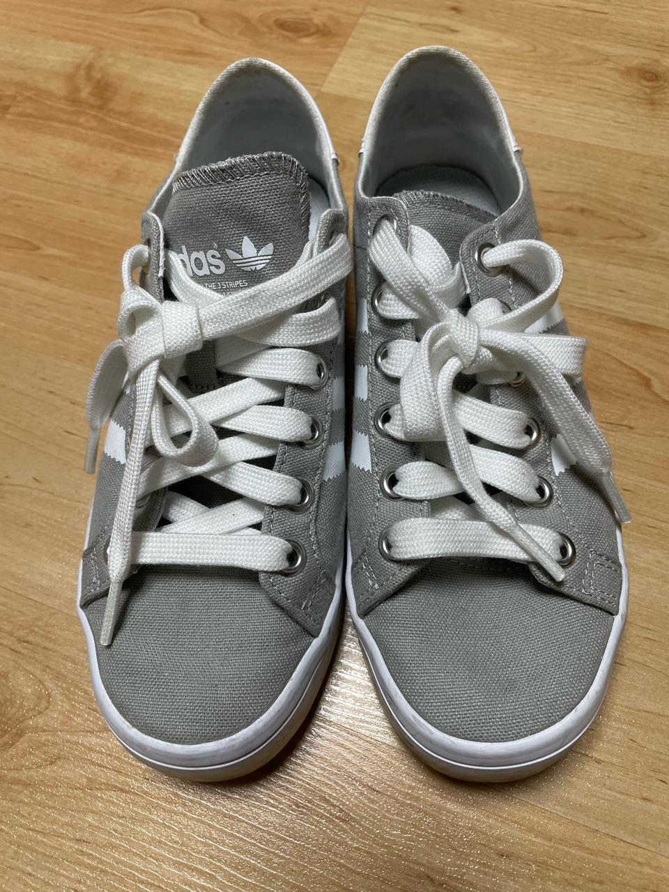 아디다스 스니커즈235