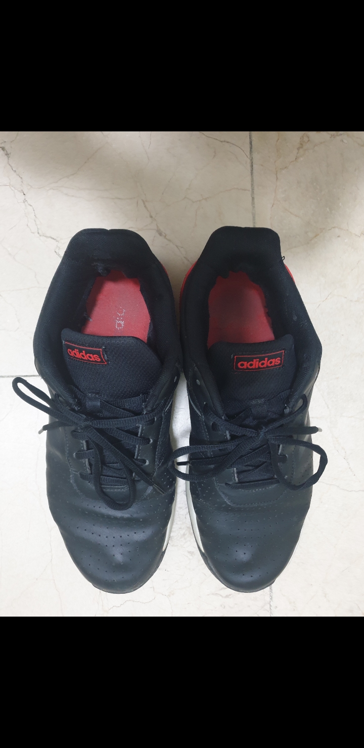 아디다스 운동화 판매합니다.