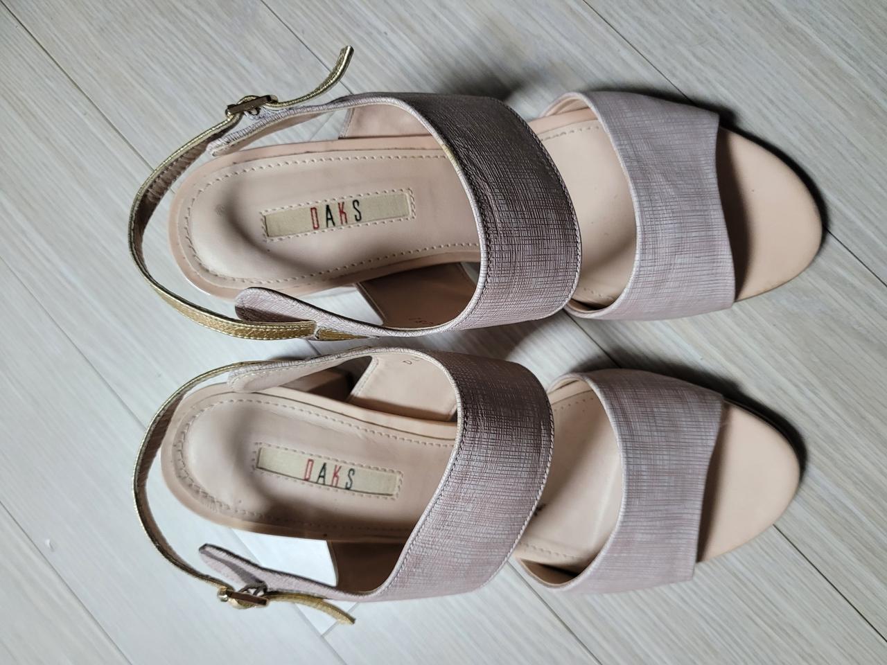 닥스 구두 235 사이즈 굽 6센티