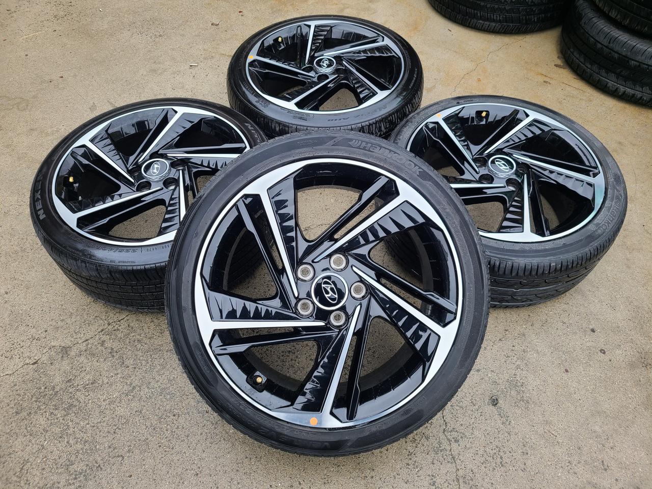 아반떼 cn7 18인치 2254018 휠타이어 팝니다