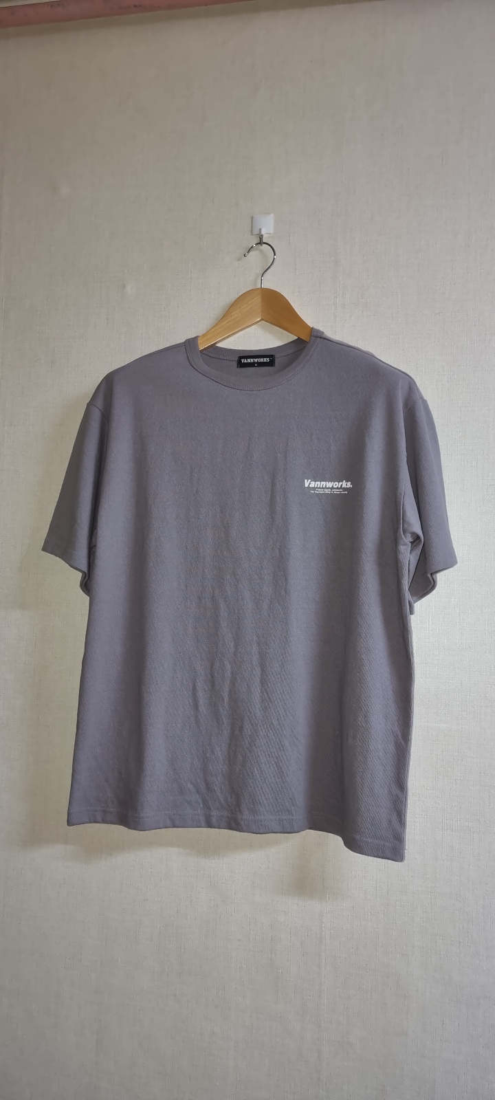 49. (새 옷) (배송비 포함) 밴웍스 반팔티 팝니다.