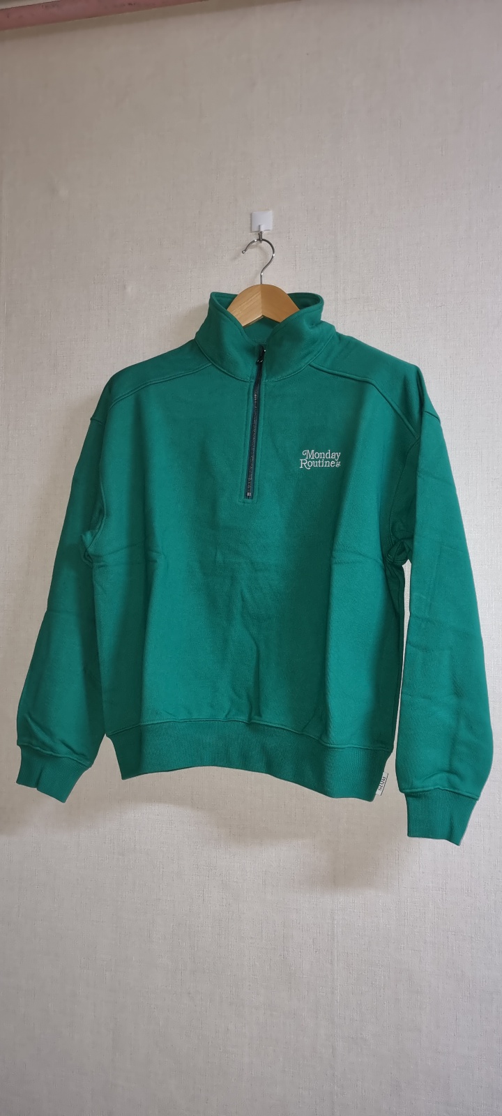 74. (새 옷) (배송비 포함) 피지컬에듀케이션 상 하의 세트 팝니다.