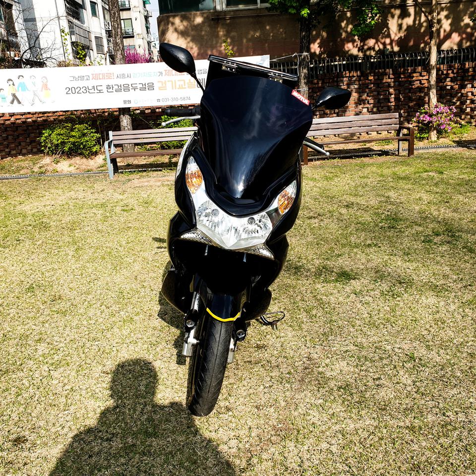 혼다 pcx125 2010년식차량 저렴하게 판매합니다.