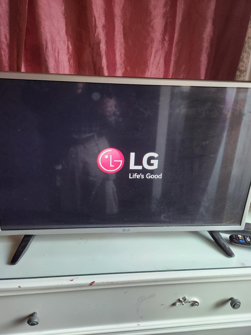 LG 32 LG MB17HM TV