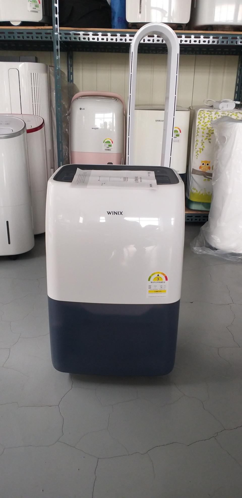 위닉스 뽀송 제습기 10리터. (2022년 8월생산.) (설명서 포함.)