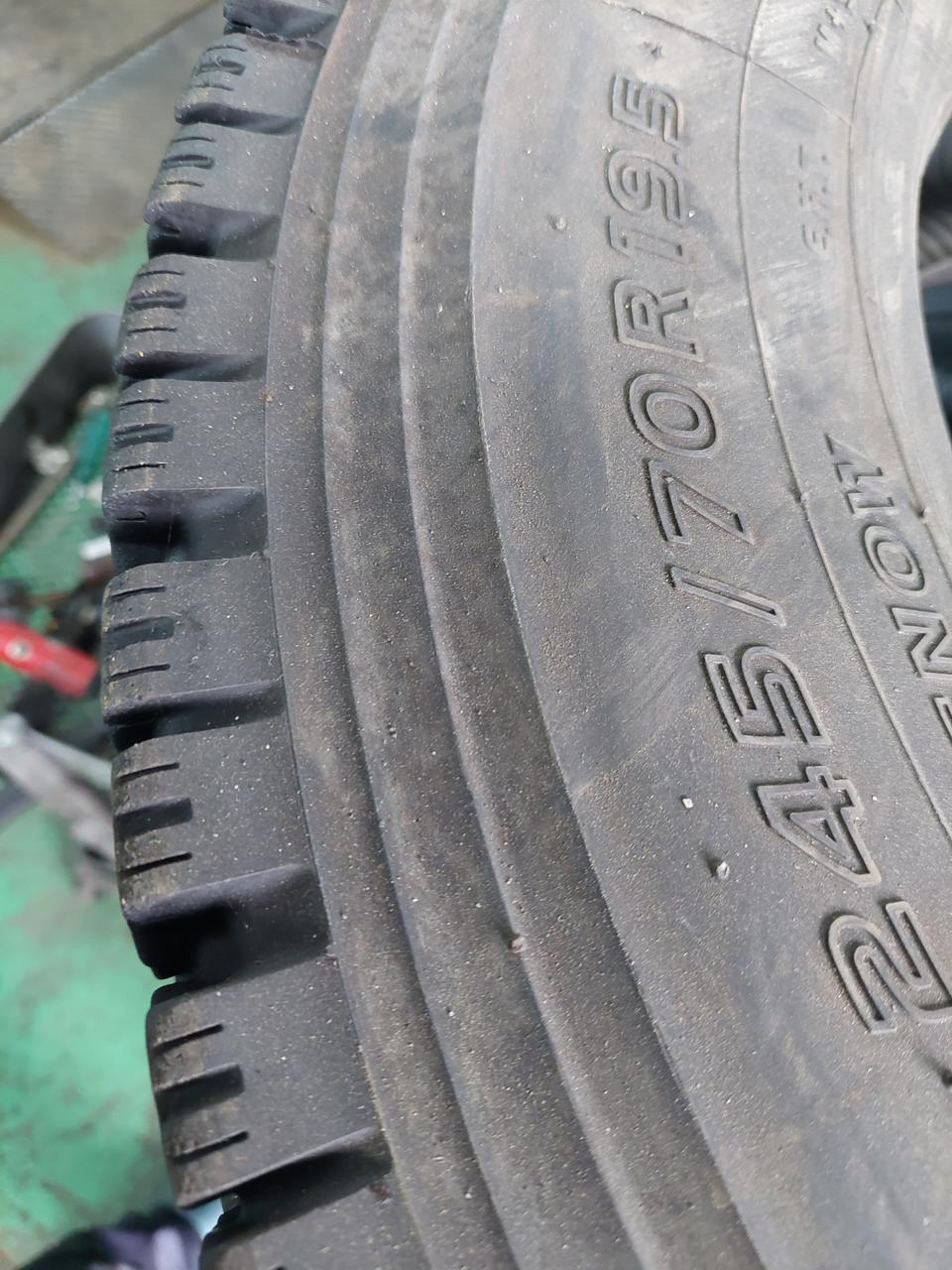 트럭 중고타이어 245-70-19.5 싸게 팝니다