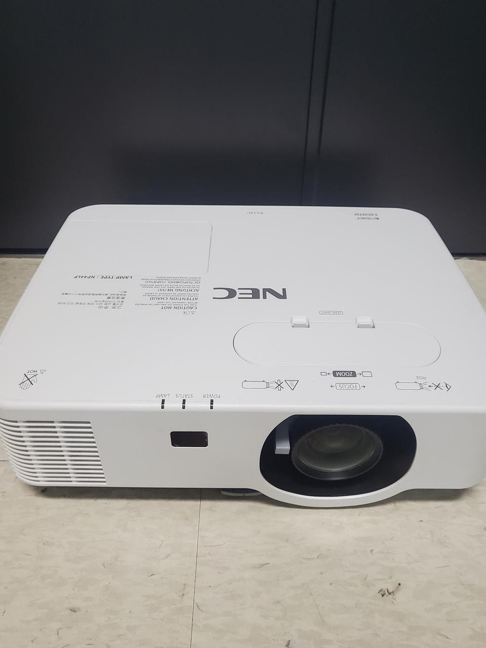 중고빔프로젝터 NEC p554u 5300 프로젝터