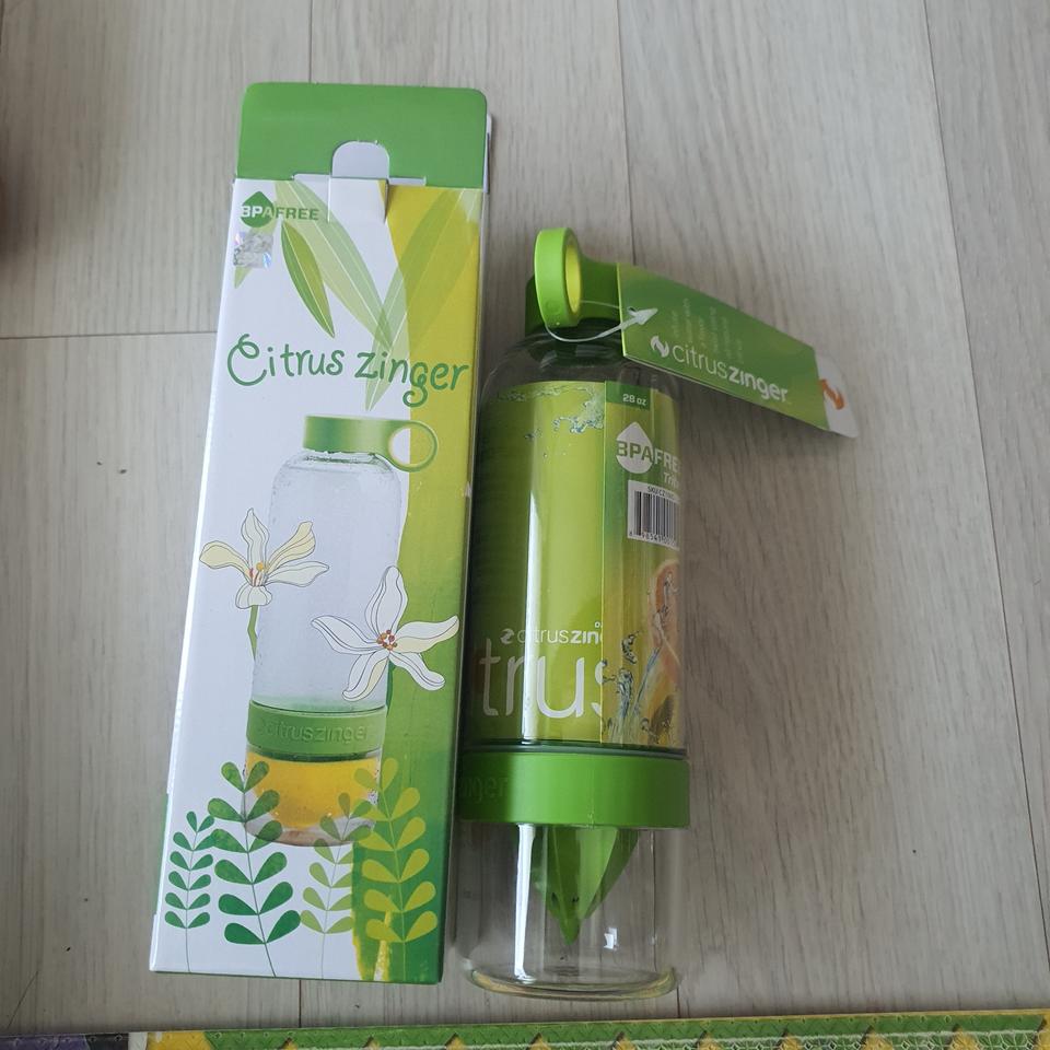 아쿠아징거 물병 텀블러 과일즙기 795ml