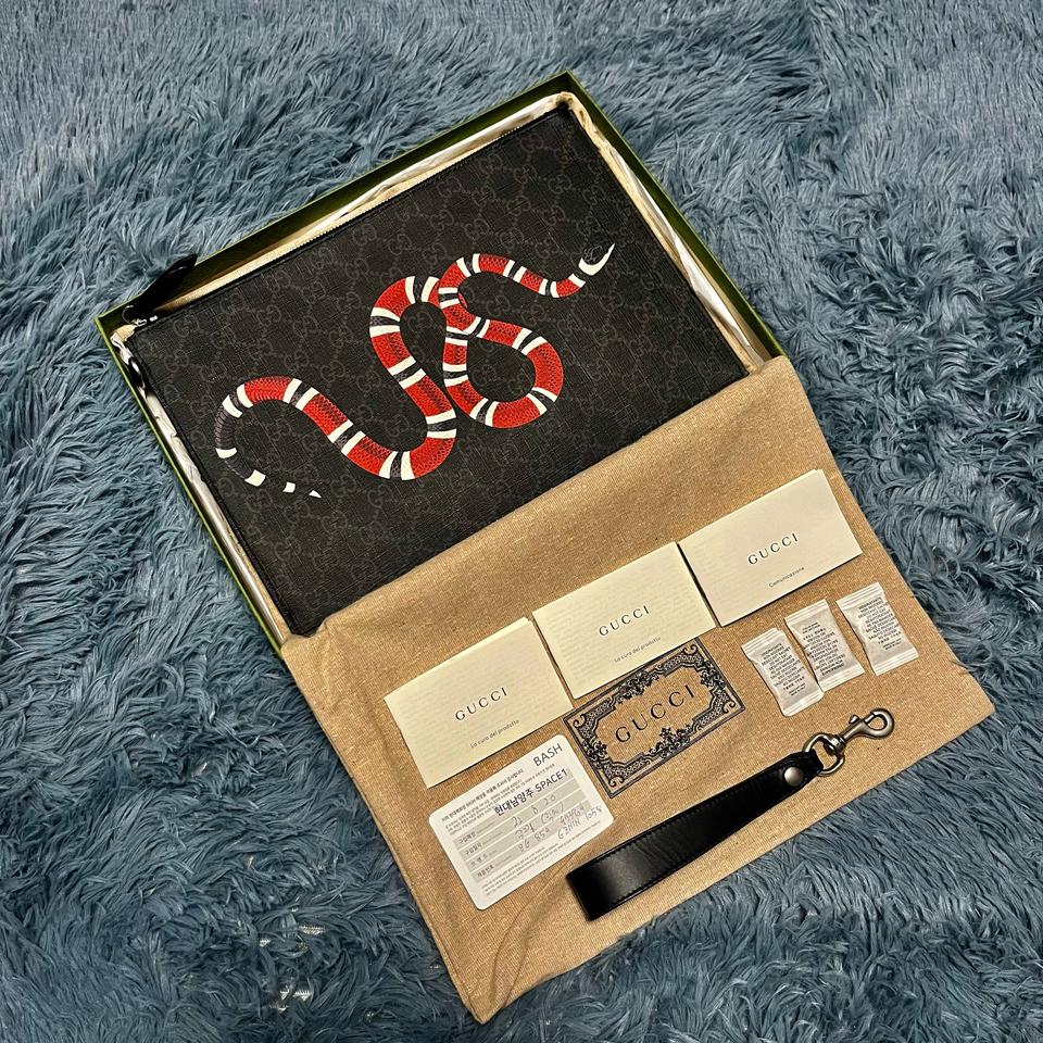 구찌 스네이크 클러치백