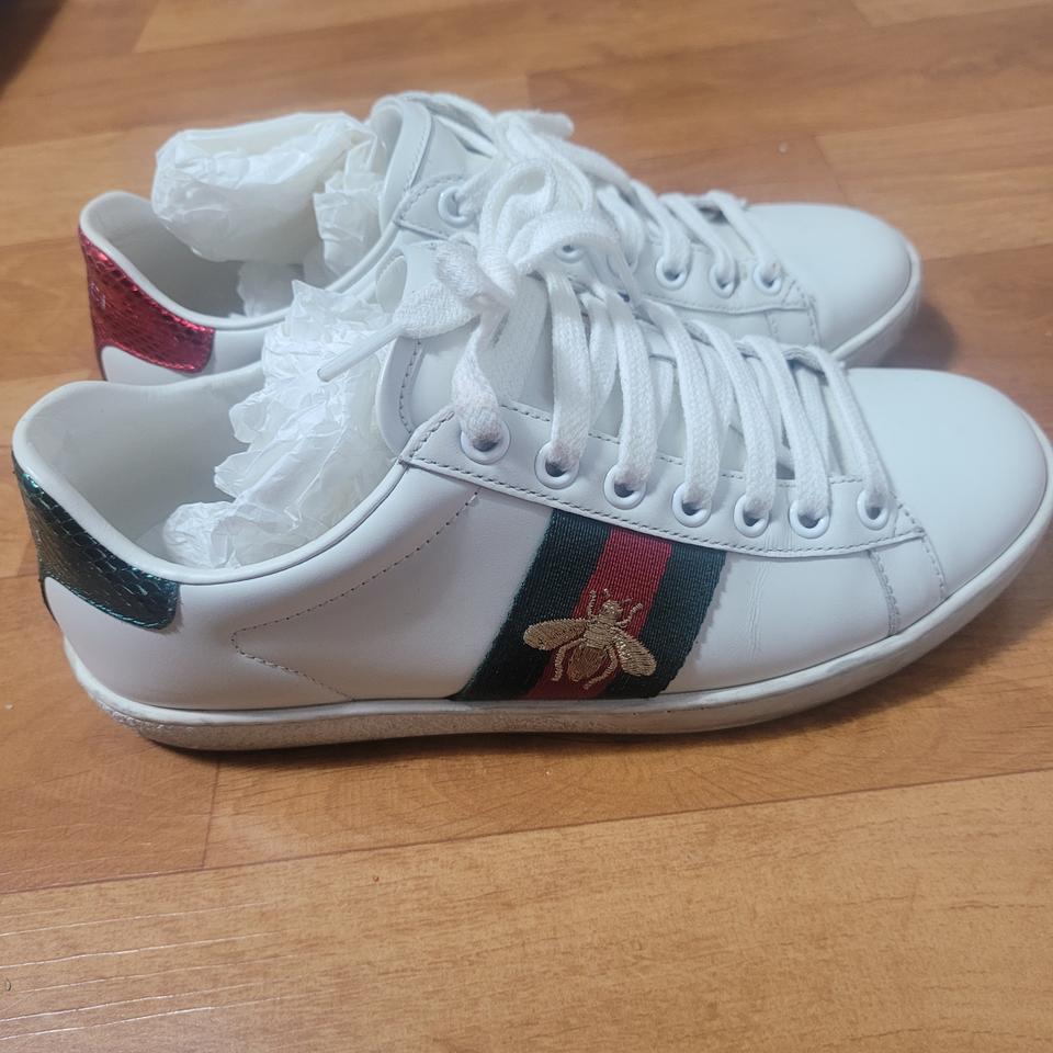 구찌 꿀벌 스니커즈 35 사이즈 팝니다.