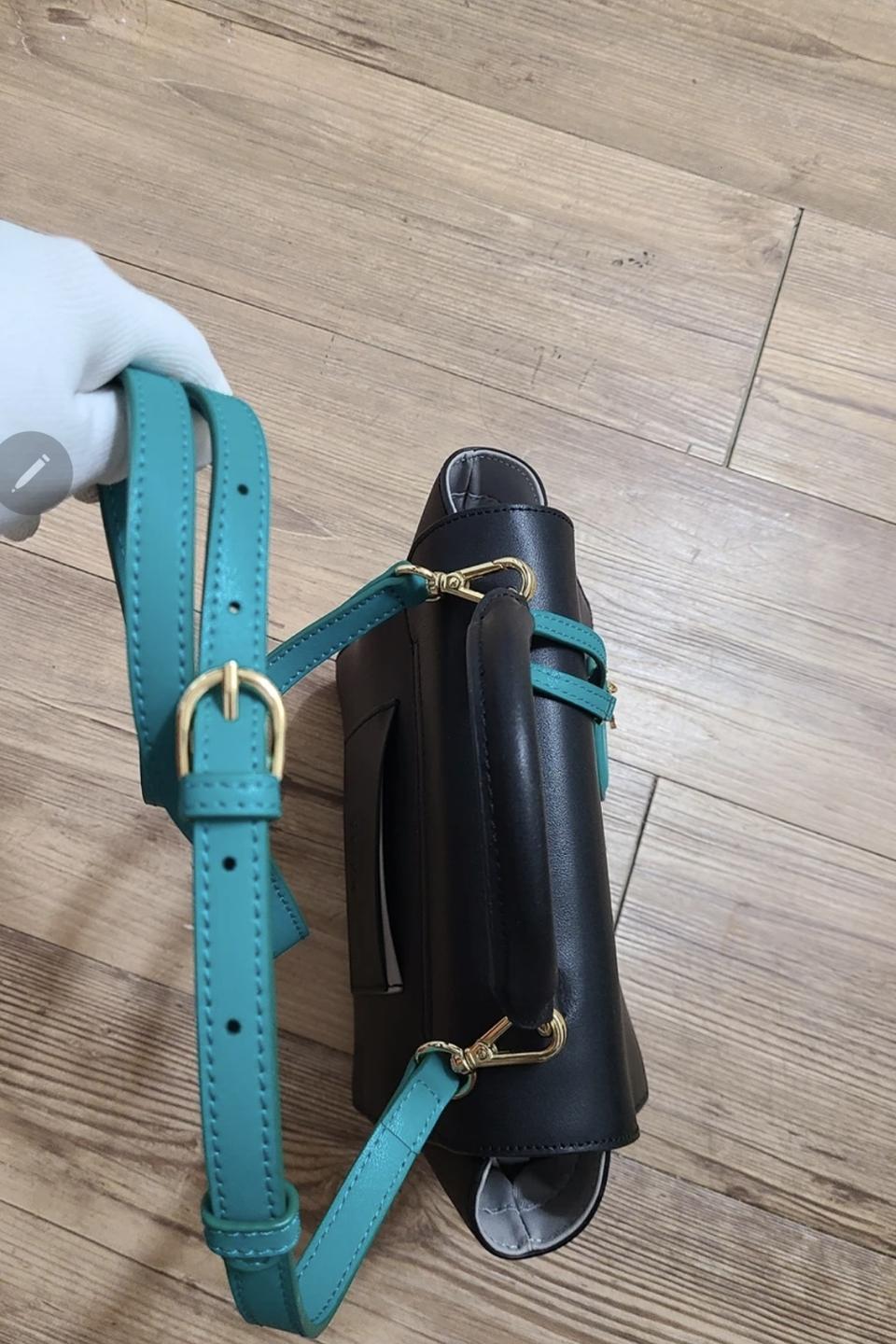 블랙마틴싯봉 크로스백 (미사용)