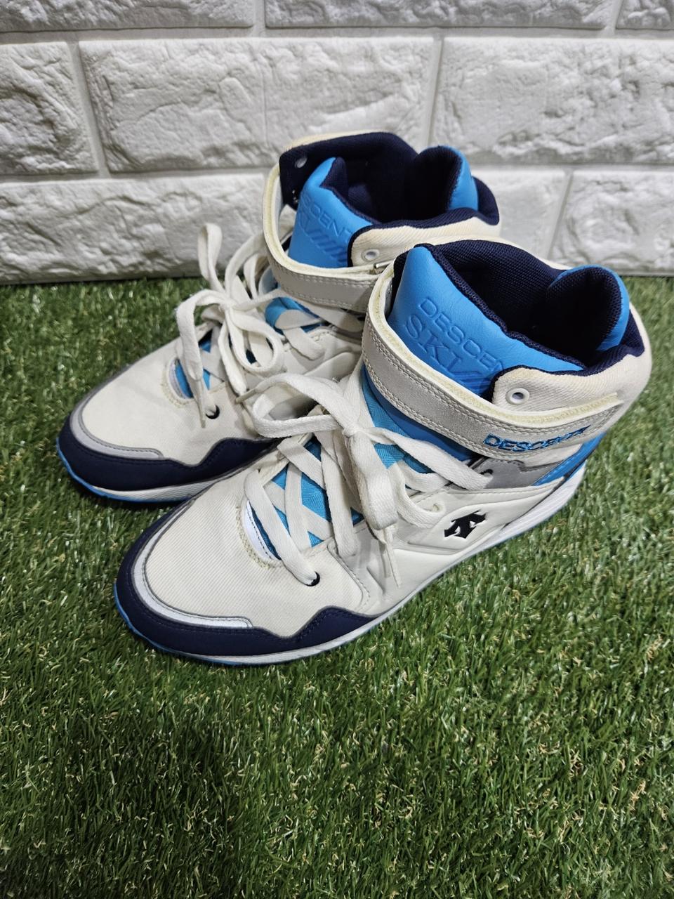 [데상트] 240 사이즈 운동화