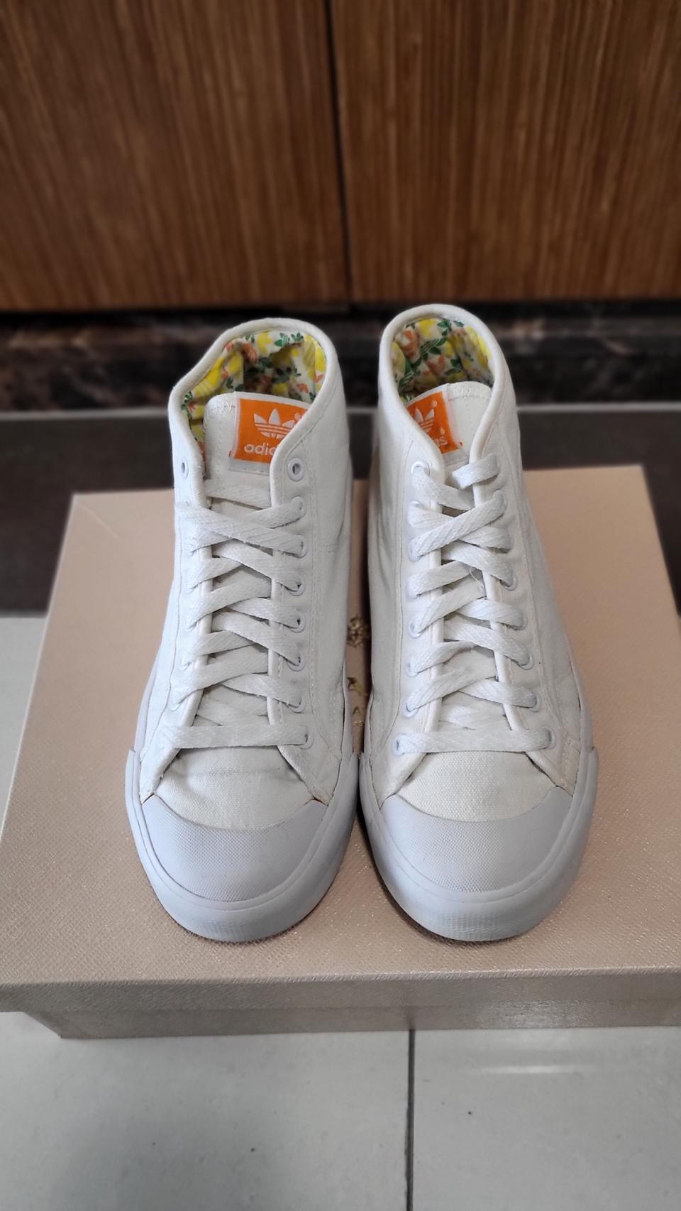 아디다스 하이탑 캔버스 운동화