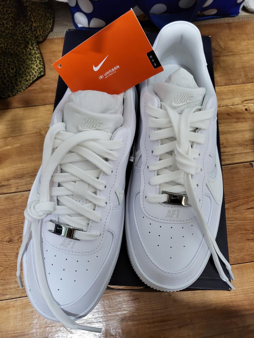 새상품)나이키 에어포스1 플랫폼(DJ9946-100)