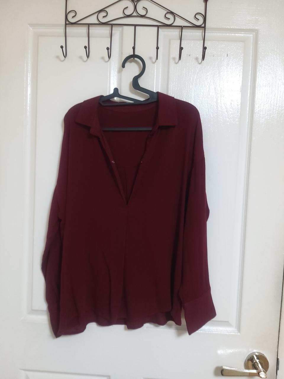 버건디 블라우스