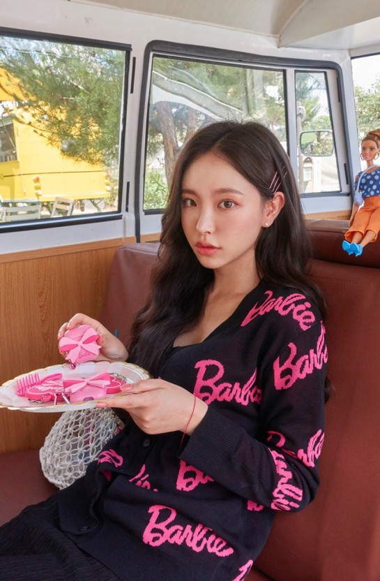 츄x바비 콜라보 가디건