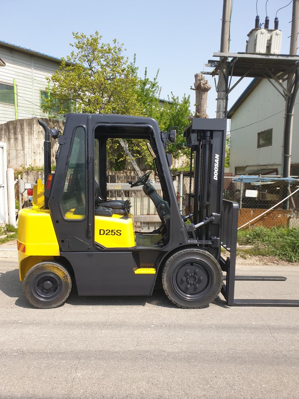 두산 D25S-3 노랭이 3단 디젤 중고 지게차 싸게판매합니다