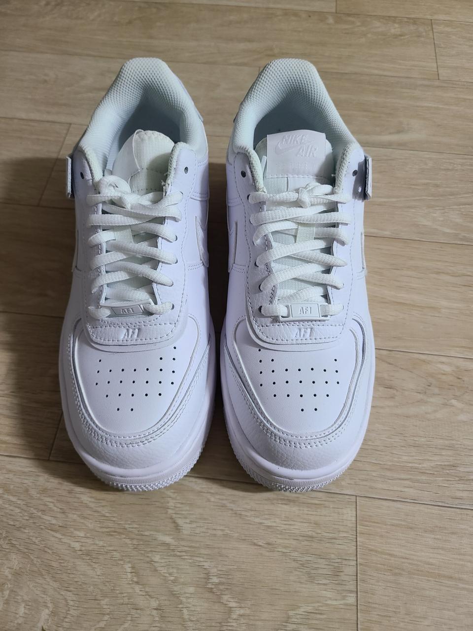 나이키 에어포스원 쉐도우 트리플화이트