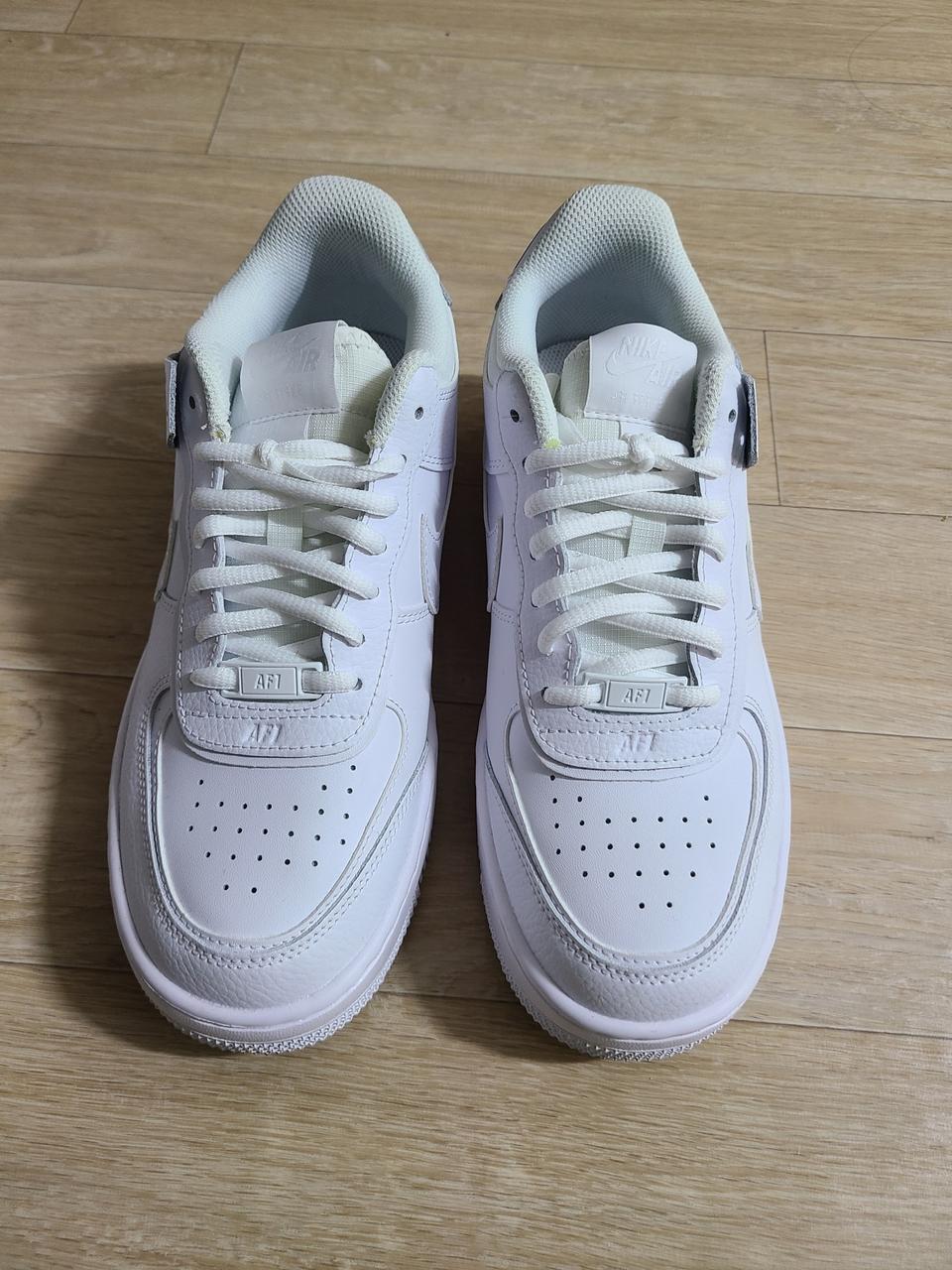 나이키 에어포스1 쉐도우 트리플 화이트