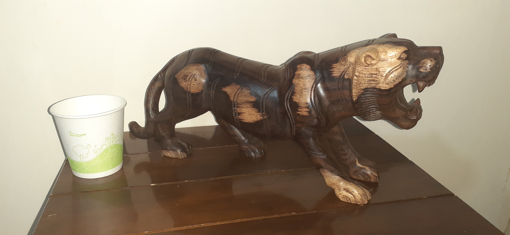 호랑이  나무  조각상