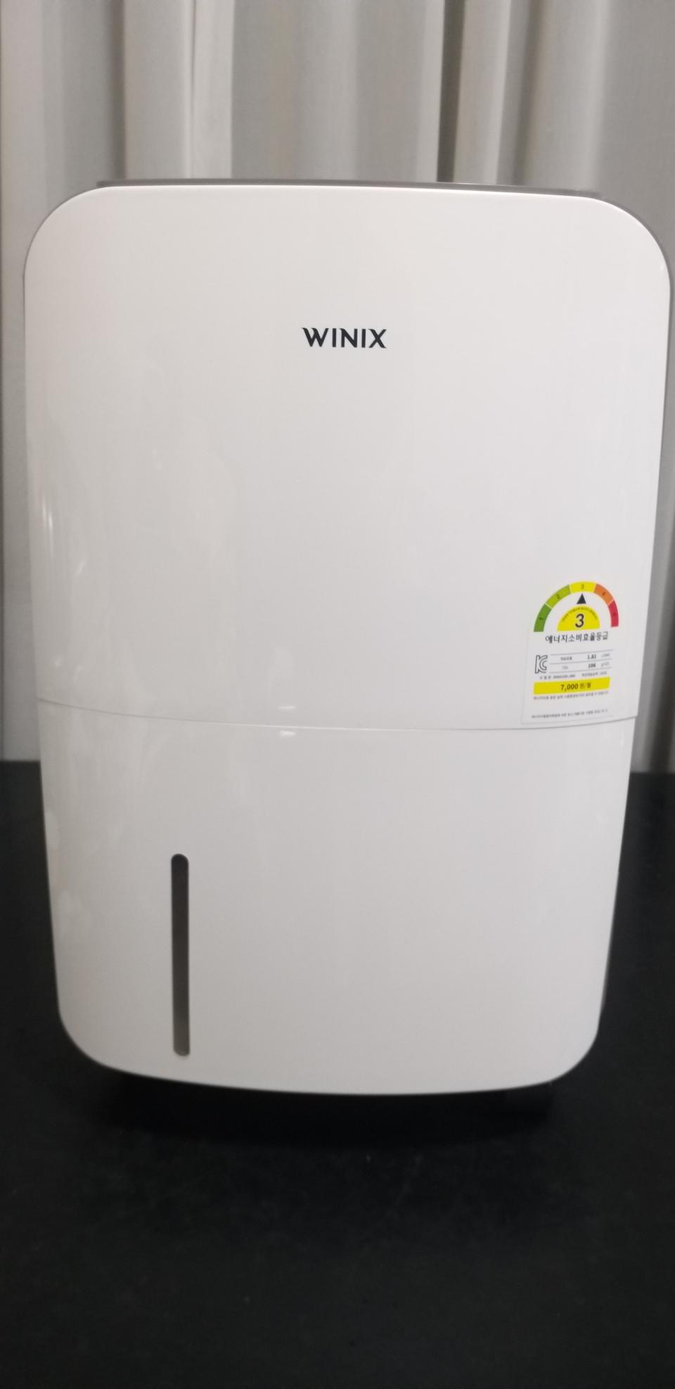 위닉스 제습기 10리터. (2020년 05월 생산제품.)