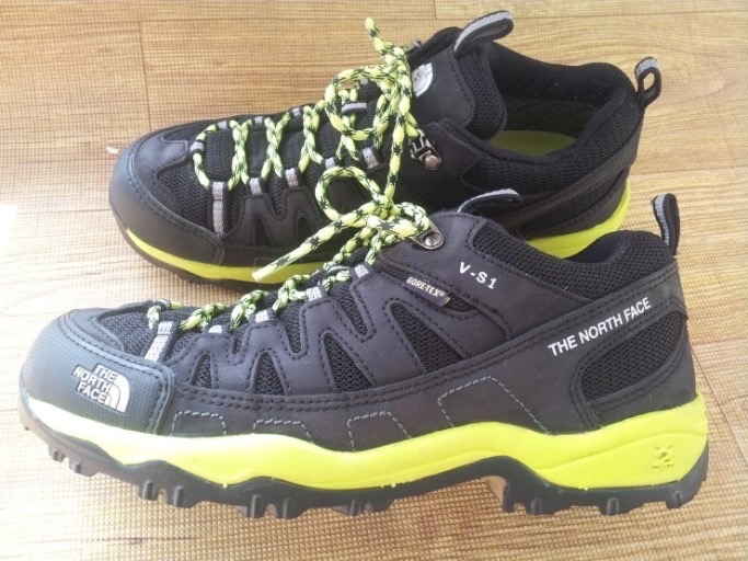 노스페이스 트레킹화