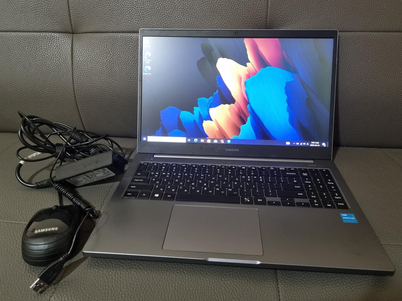 15.6인치 삼성 노트북 플러스2 // 펜티엄 골드, 램 8GB, 배터리