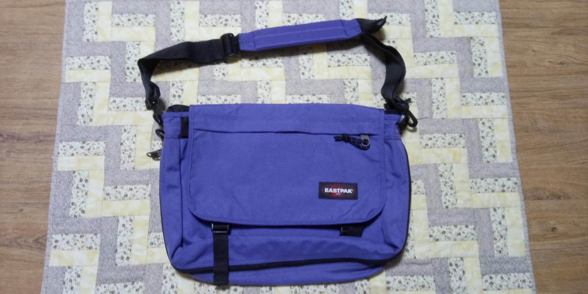 이스트팩 EASTPAK 크로스백 가방 팝니다