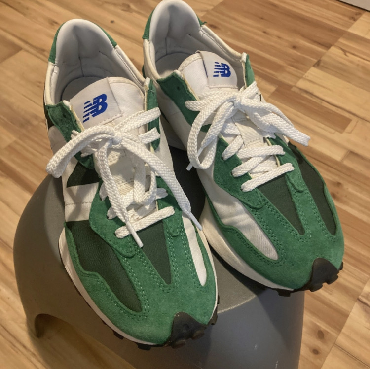 뉴발란스 327 바시티그린 260 사이즈 팝니다