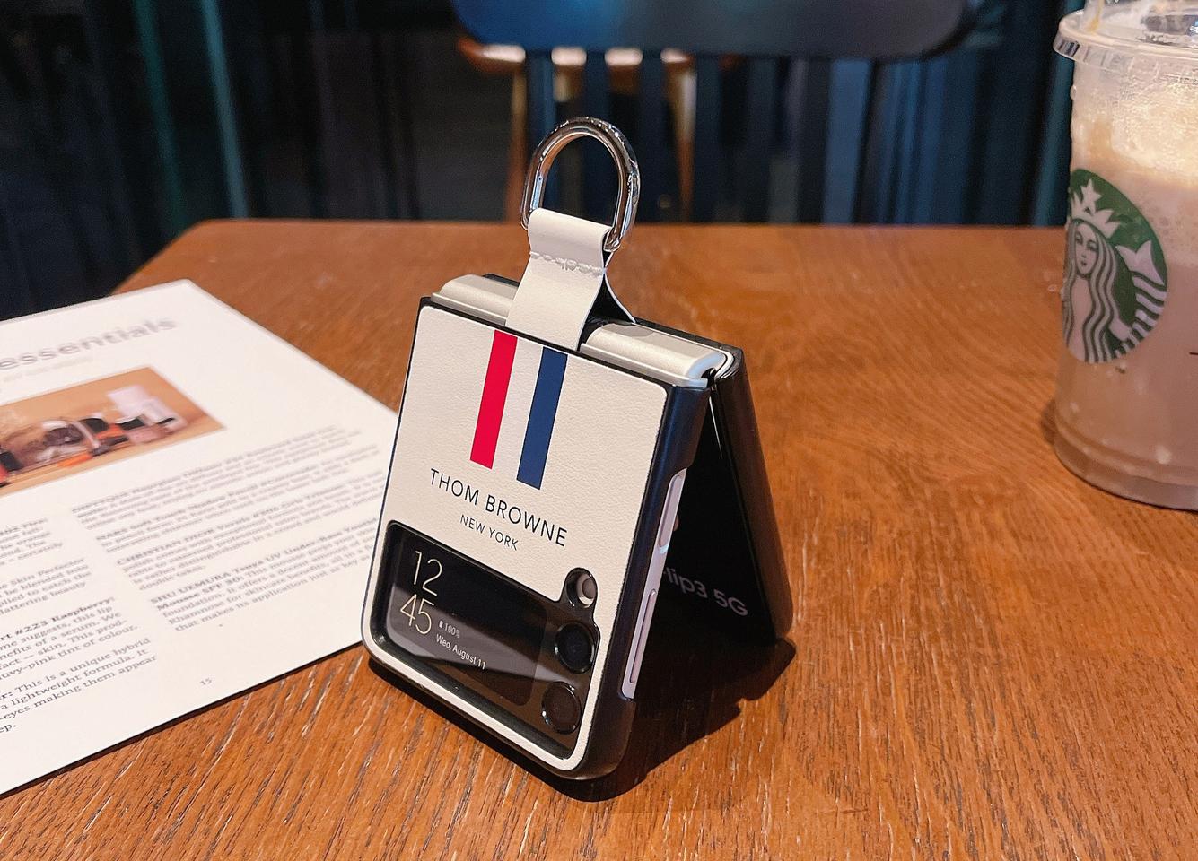 z플립4 케이스 판매합니다~!!!