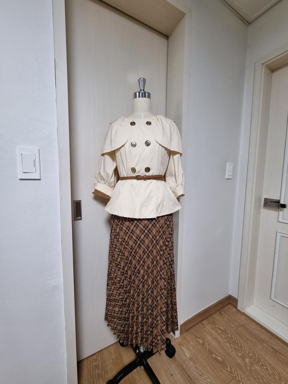 레니본 숏트렌치&스커트