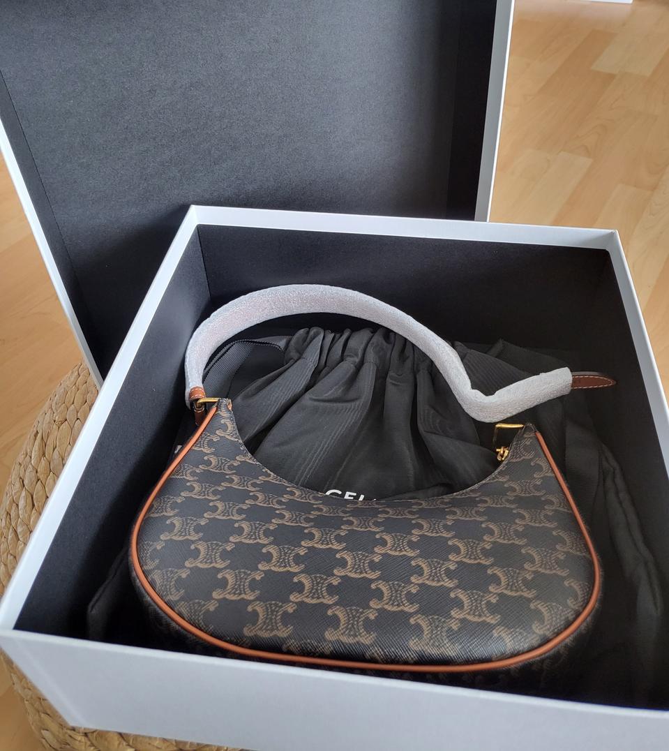 셀린느 아바 호보백 (공홈)