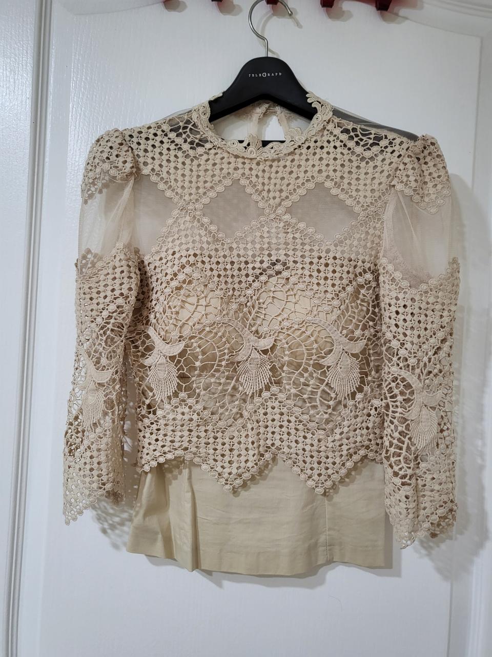레이스 블라우스