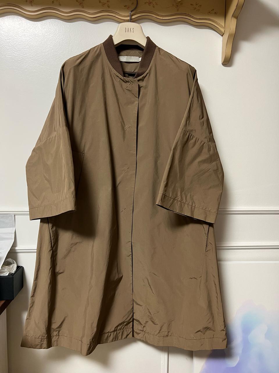 커피색 트렌치코트