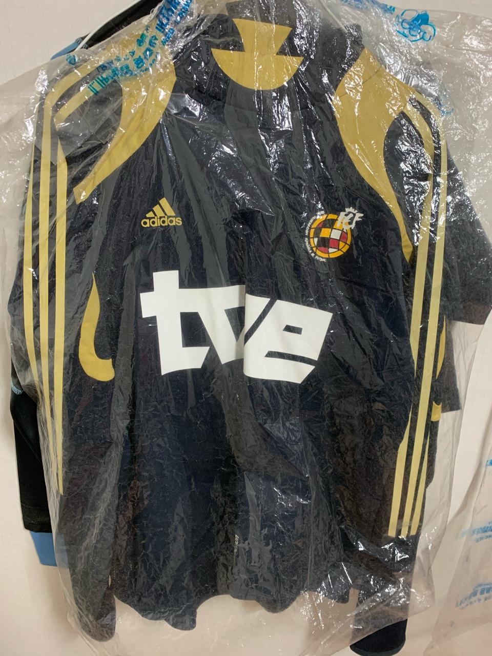 유로2008 스페인 국대 트레이닝 상의 판매합니다