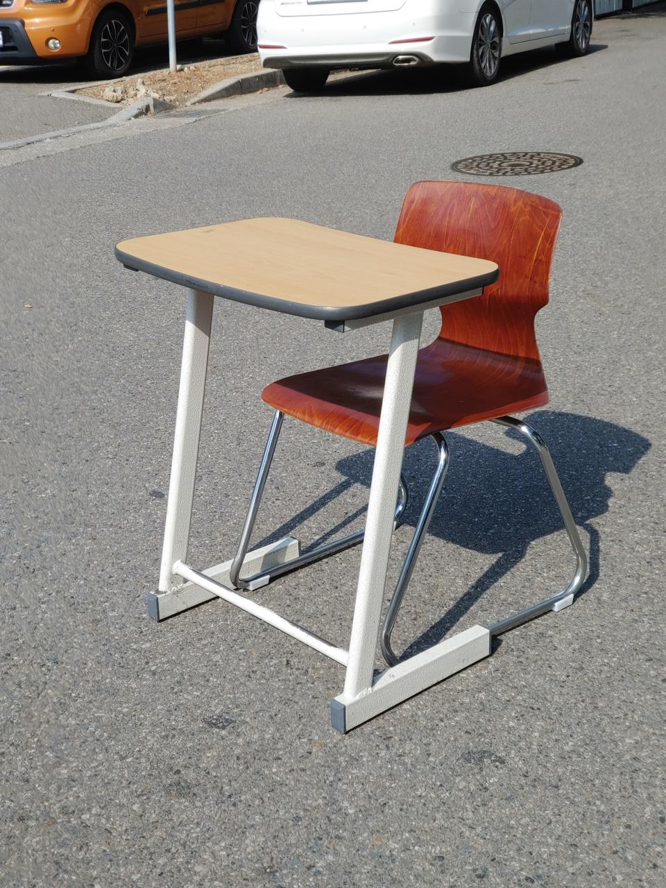 학원책걸상 판매합니다.