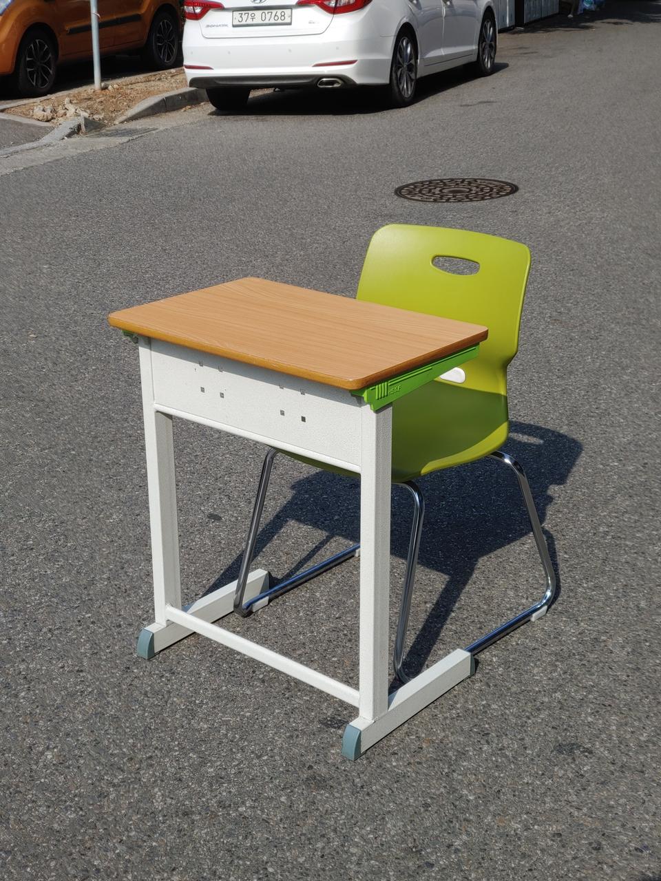학원책걸상 판매합니다.